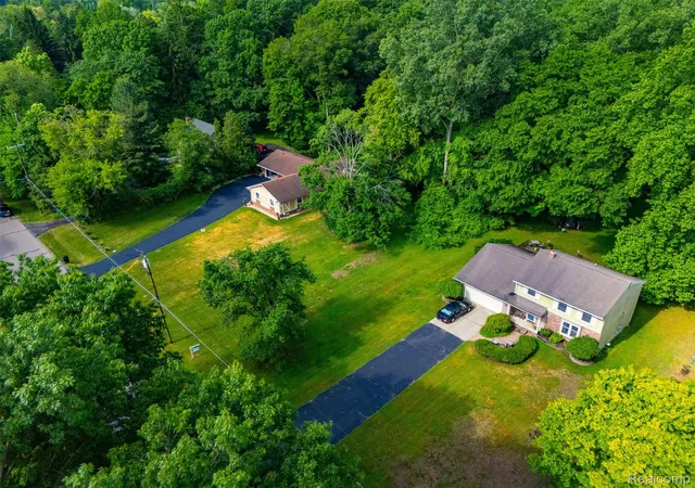 5th image of 20099 Purlingbrook St, Livonia, MI 48152 | MLS# 20261060338