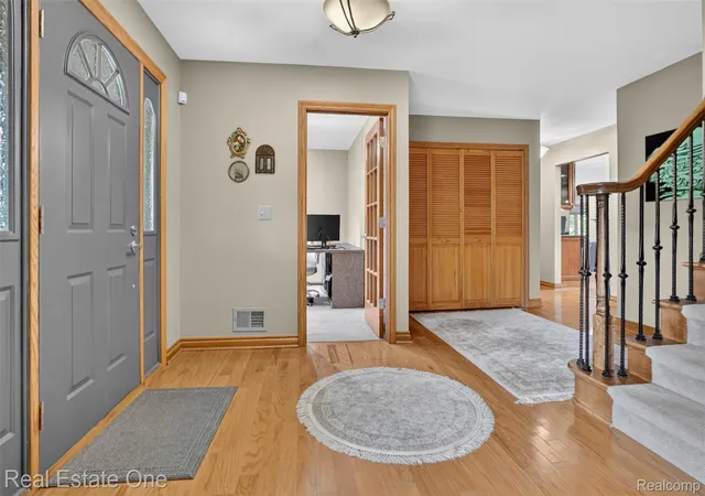 2nd image of 6730 Whiting Dr, Troy, MI 48098 | MLS# 20261060350