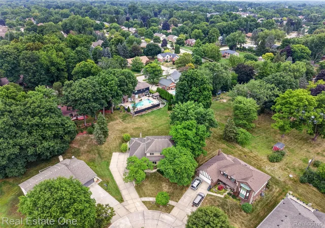 32nd image of 6730 Whiting Dr, Troy, MI 48098 | MLS# 20261060350
