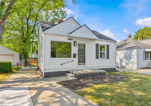 2nd image of 20626 Ridgemont Rd, Harper Woods, MI 48225 | MLS# 58050217065