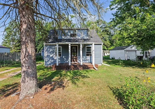2nd image of 703 N Henry St, Mount Pleasant, MI 48858 | MLS# 79080071828