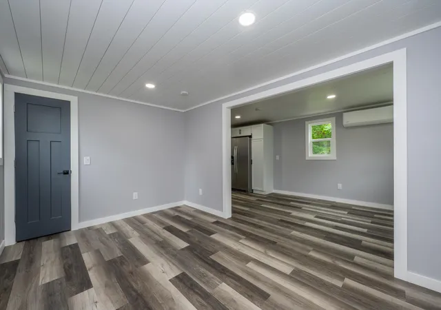 3rd image of 411 Paw Paw Ave, Watervliet City Berrien, MI 49098 | MLS# 69026040086