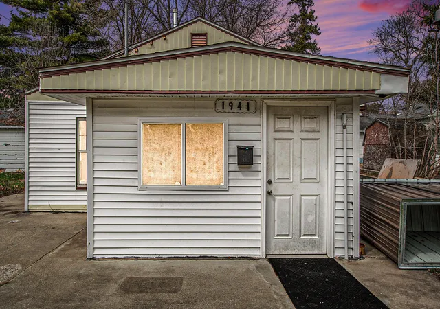 1st image of 1941 Walcott St, Saginaw, MI 48601 | MLS# 66026040094