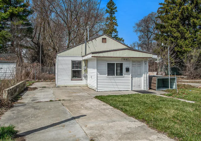Photo 3 of Single family home for sale at 1941 Walcott St, Saginaw, MI 48601 | MLS# 66026040094 | Listing updated on 2026-08-03