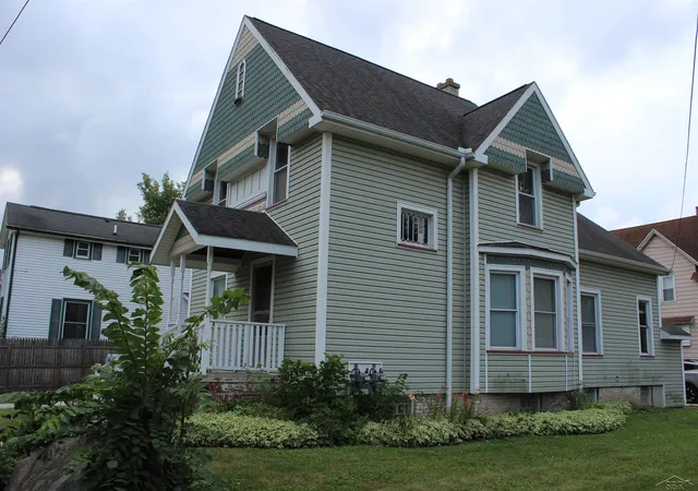 3rd image of 1021 Ames St, Saginaw, MI 48602 | MLS# 61050217075