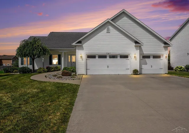 1st image of 3647 Coachmans Ridge Dr, Saginaw, MI 48603 | MLS# 61050217077