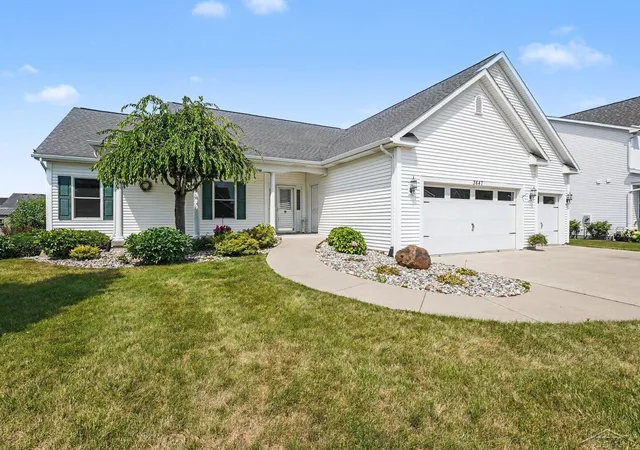 image of 3647 Coachmans Ridge Dr, Saginaw, MI 48603 | MLS# 61050217077