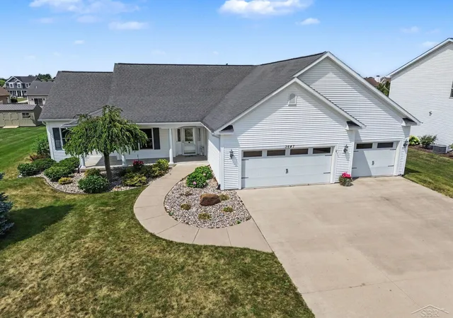 image of 3647 Coachmans Ridge Dr, Saginaw, MI 48603 | MLS# 61050217077