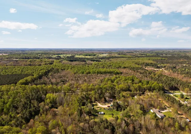 2nd image of 11886 Cedar Creek Rd, Fife Lake, MI 49633 | MLS# 78080071831
