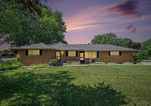Photo 1 of Sale Pending at 1609 N Center Rd, Saginaw, MI 48638 | MLS# 61050217078 | Listing updated on 2026-09-03