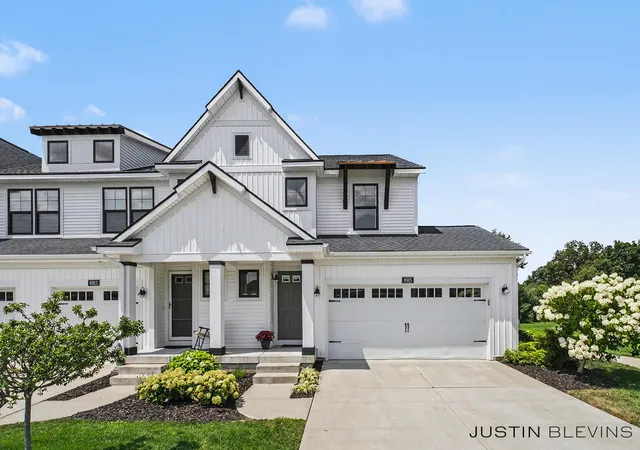 Listing Photo 3 - Condo for sale in building located at 8915 Barrington Ln, Jenison, MI 49428