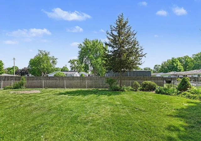 28th image of 406 Woodlark Dr, Galesburg, MI 49053 | MLS# 66026040108