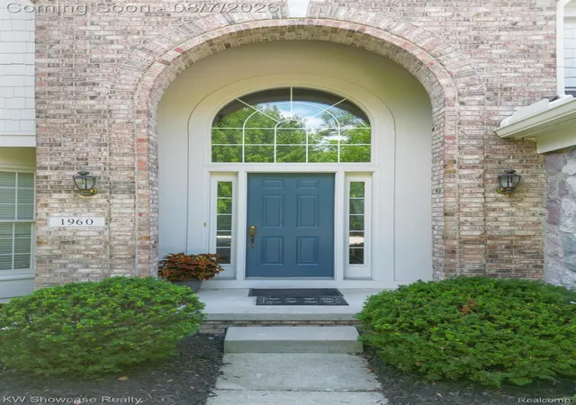 3rd image of 1960 Bloomfield Oaks Dr, West Bloomfield, MI 48324 | MLS# 20261060425