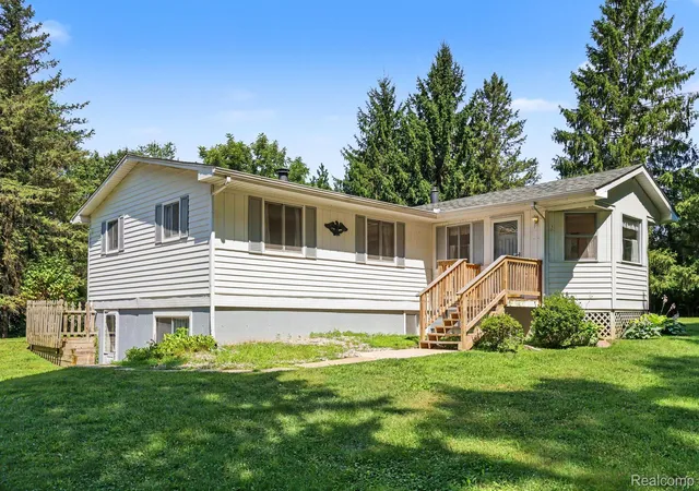 Photo 1 of Sale Pending at 6095 Tipsico Lake Rd, Holly, MI 48442 | MLS# 20261060429 | Listing updated on 2026-09-02