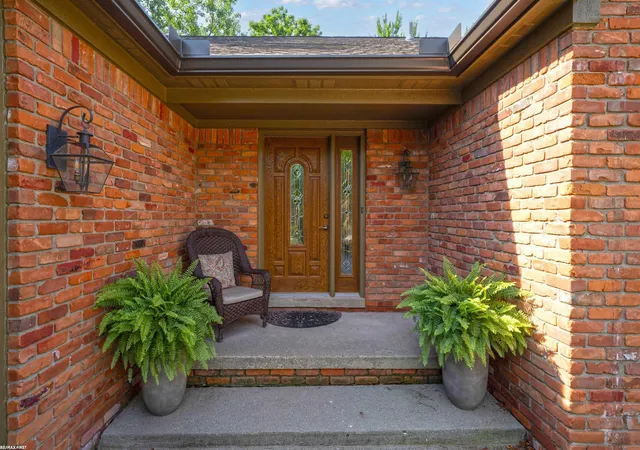3rd image of 1734 Snowden Cir, Rochester Hills, MI 48306 | MLS# 58050217084