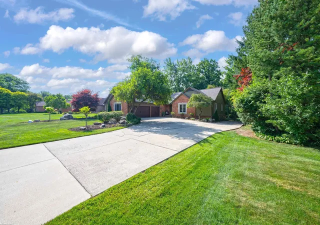 4th image of 1734 Snowden Cir, Rochester Hills, MI 48306 | MLS# 58050217084