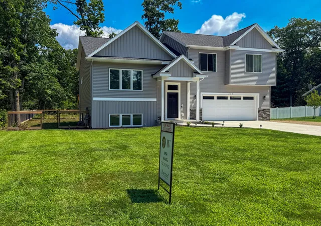 3rd image of 370 Chopin Dr, Muskegon, MI 49442 | MLS# 71026040120