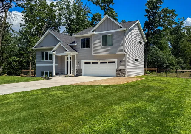 4th image of 370 Chopin Dr, Muskegon, MI 49442 | MLS# 71026040120