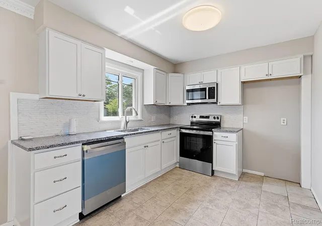 Photo 4 of Single family home for sale at 21508 Lanse St, Saint Clair Shores, MI 48081 | MLS# 20261060456 | Listing updated on 2026-09-28