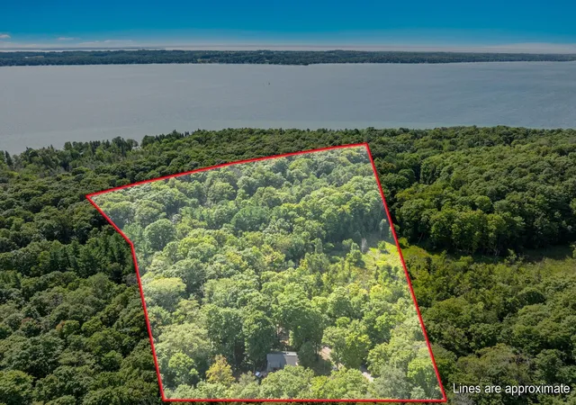 4th image of 655 S East Torch Lake Dr, Bellaire, MI 49615 | MLS# 78080071836