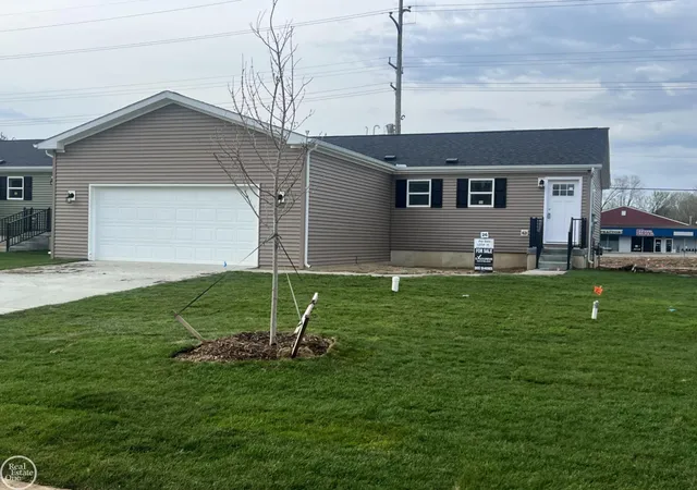 Single family home for sale at 4231 Sugar Maple Run, Flint, MI 48506 | MLS# 58050217089 | Listing updated on 2026-08-31