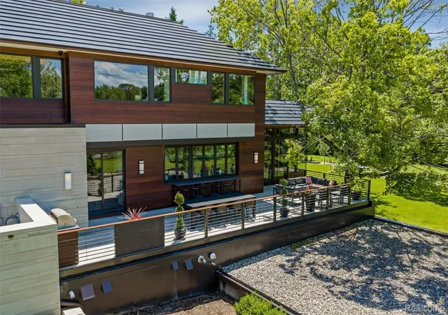Photo 3 of Mansion for sale at 2700 Squirrel Rd, Bloomfield Hills, MI 48304 | MLS# 20261060458 | Listing updated on 2026-09-08
