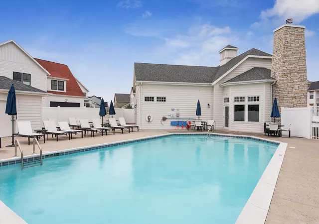28th image of 929 Harbor Dr E, St Joseph City Berrien, MI 49085 | MLS# 69026040127