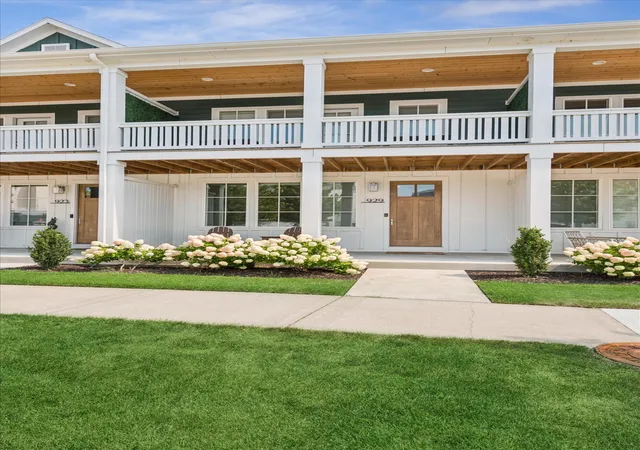 2nd image of 929 Harbor Dr E, St Joseph City Berrien, MI 49085 | MLS# 69026040127
