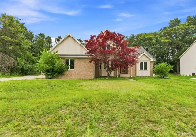 Photo 2 of Single family home for sale at 3326 Shorewood Ave, Fort Gratiot, MI 48059 | MLS# 20261060463 | Listing updated on 2026-10-27