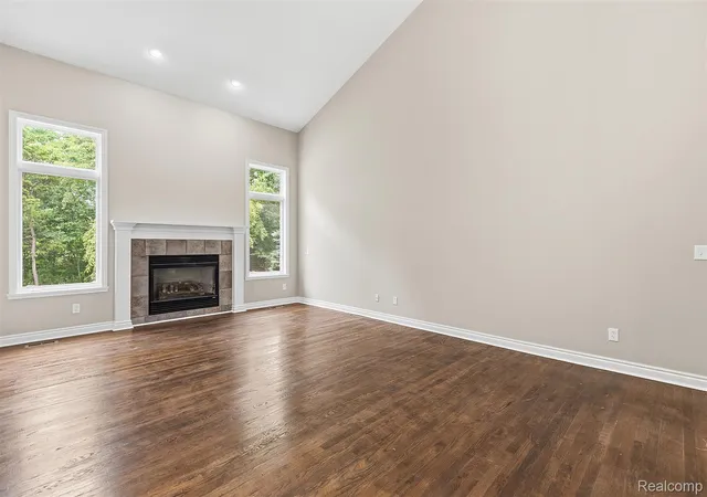 Photo 3 of Single family home for sale at 3326 Shorewood Ave, Fort Gratiot, MI 48059 | MLS# 20261060463 | Listing updated on 2026-10-27
