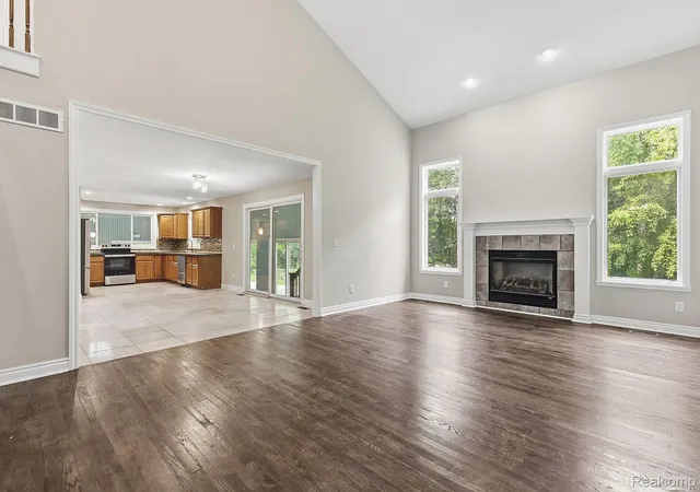 Photo 4 of Single family home for sale at 3326 Shorewood Ave, Fort Gratiot, MI 48059 | MLS# 20261060463 | Listing updated on 2026-10-27