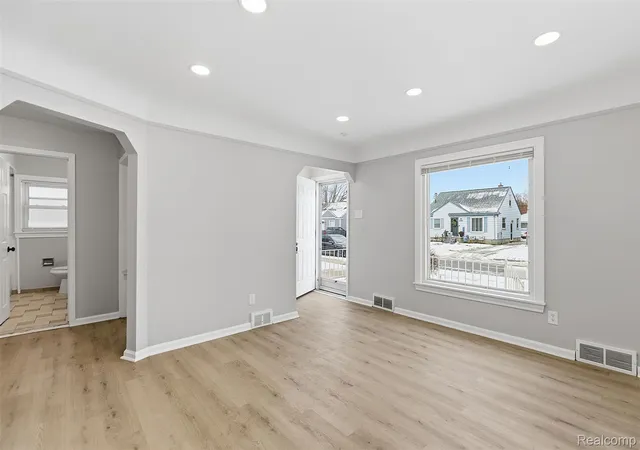 Photo 2 of Single family home for sale at 27550 Garfield St, Roseville, MI 48066 | MLS# 20261060465 | Listing updated on 2026-08-11