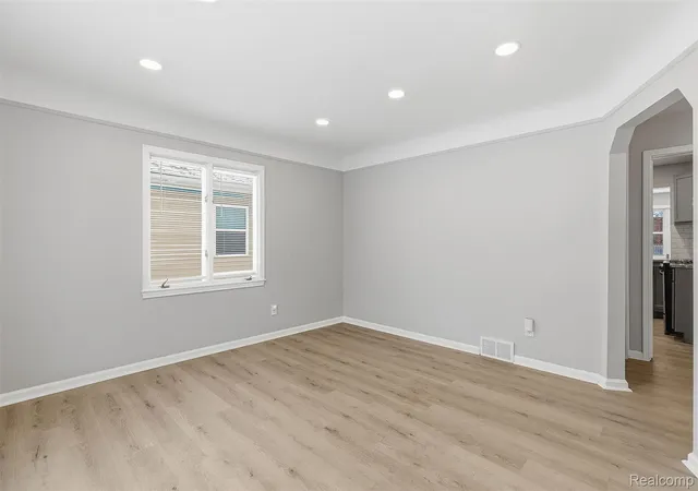 Photo 3 of Single family home for sale at 27550 Garfield St, Roseville, MI 48066 | MLS# 20261060465 | Listing updated on 2026-08-11