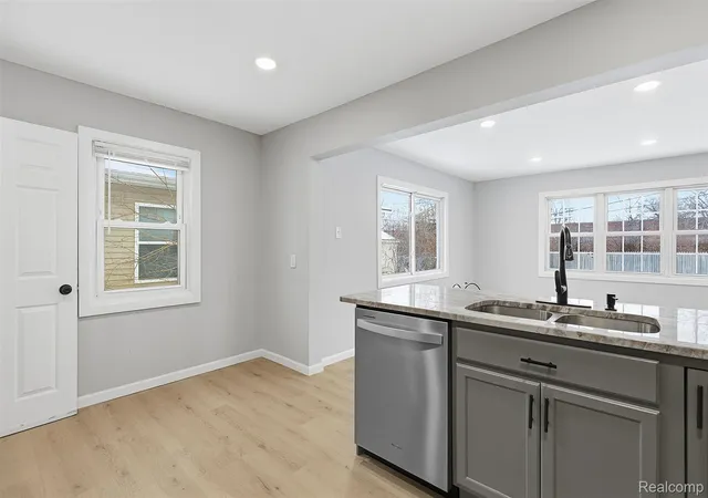 Photo 4 of Single family home for sale at 27550 Garfield St, Roseville, MI 48066 | MLS# 20261060465 | Listing updated on 2026-08-11