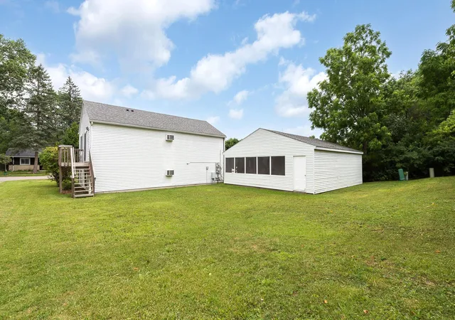 2nd image of 1670 Tudor Dr, Ann Arbor, MI 48103 | MLS# 81026040132