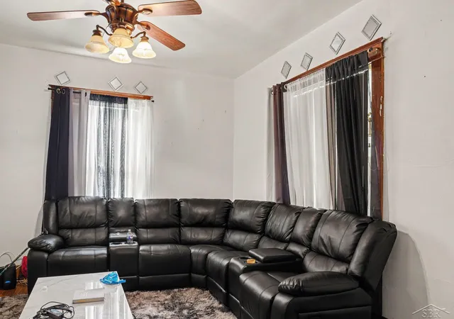 Photo 3 of Single family home for sale at 824 Franklin St, Kalamazoo, MI 49001 | MLS# 61050217104 | Listing updated on 2026-10-12