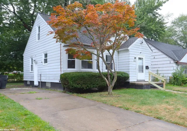2nd image of 18954 Kingsville St, Harper Woods, MI 48225 | MLS# 58050217106