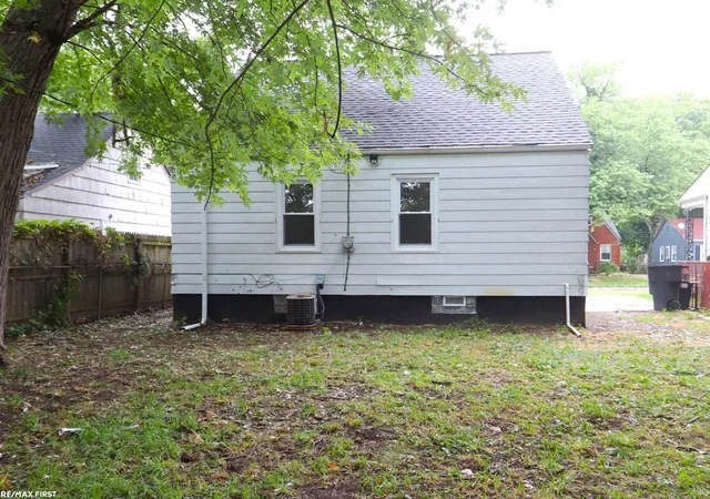 3rd image of 18954 Kingsville St, Harper Woods, MI 48225 | MLS# 58050217106