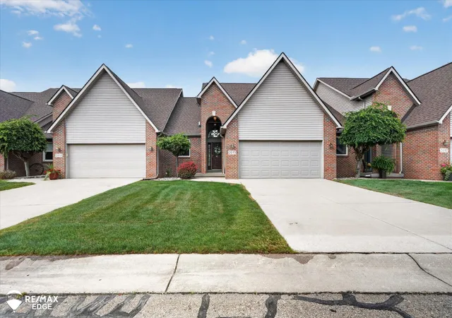 Listing Photo 5 - Condo for sale in building located at 2035 Golfcrest Dr, Davison, MI 48423