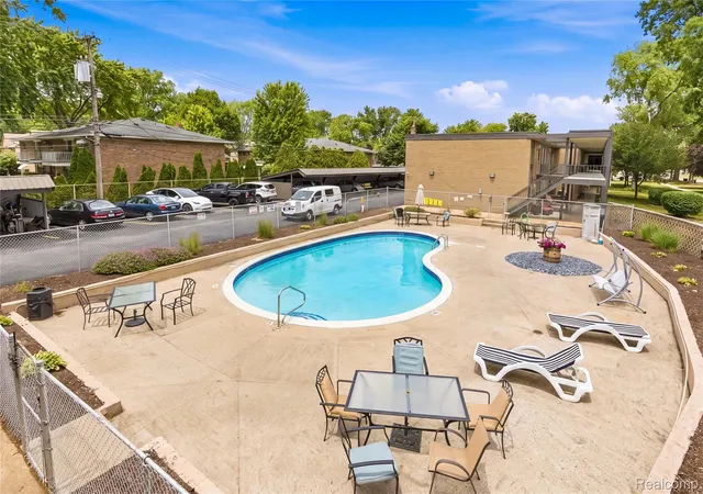 4th image of 15055 Hubbard St #28, Livonia, MI 48154 | MLS# 20261060503