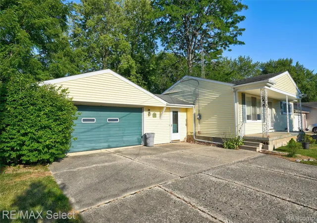 2nd image of 4367 Ashlawn Dr, Flint, MI 48507 | MLS# 20261060506