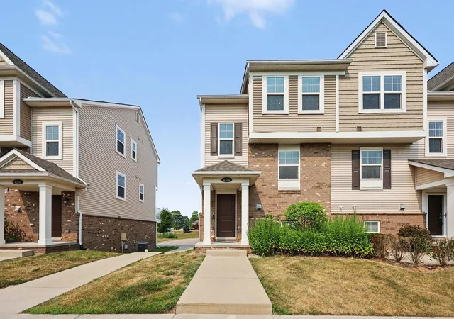 Photo 2 of Condo for sale at 4576 Bradley Cir #25, Troy, MI 48085 | MLS# 81026040137 | Listing updated on 2026-09-03