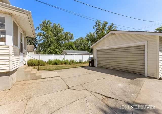 2nd image of 364 W 21st St, Holland, MI 49423 | MLS# 71026040141