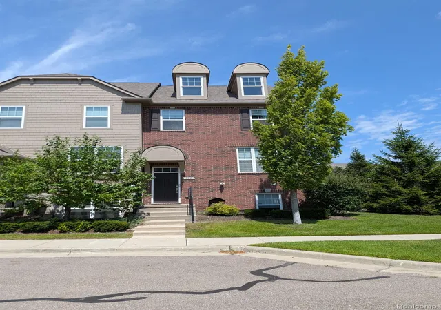 Photo 2 of Condo for sale at 333 Glenhurst Blvd #9, Rochester, MI 48307 | MLS# 20261060515 | Listing updated on 2026-09-14