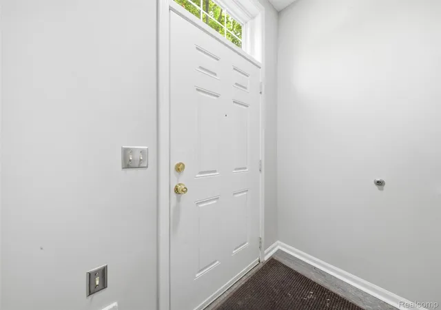 Listing Photo 3 - Condo for sale in building located at 1330 S Main St, Royal Oak, MI 48067