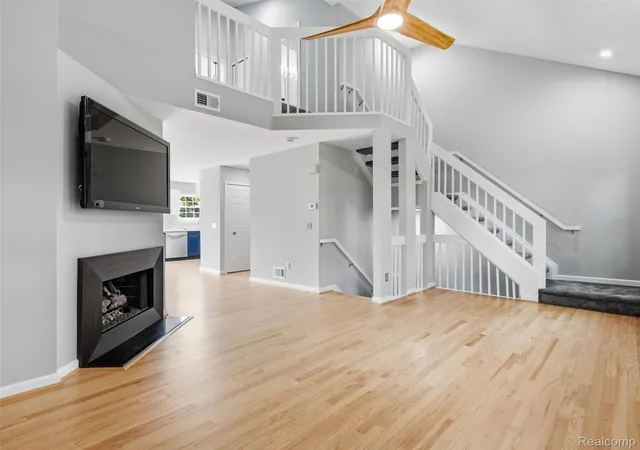 Listing Photo 4 - Condo for sale in building located at 1330 S Main St, Royal Oak, MI 48067