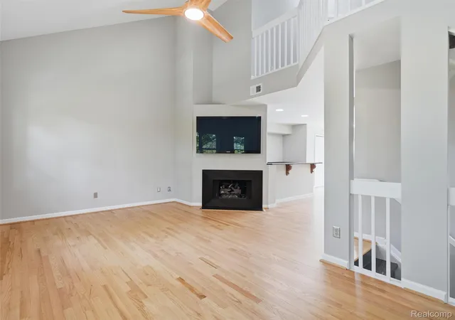 Listing Photo 5 - Condo for sale in building located at 1330 S Main St, Royal Oak, MI 48067