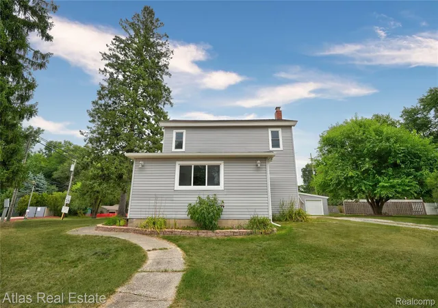 Photo 3 of Single family home for sale at 507 Ortonville Rd, Brandon Charter Township Oakland, MI 48462 | MLS# 20261060521 | Listing updated on 2026-08-05