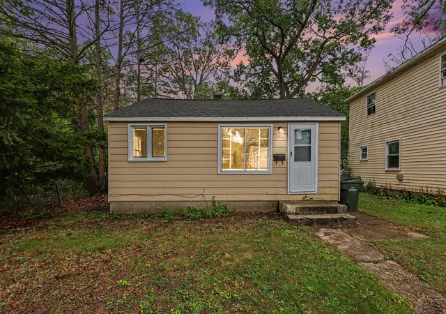Photo 2 of Single family home for sale at 2337 Philo Ave, Muskegon, MI 49441 | MLS# 71026040154 | Listing updated on 2026-09-29