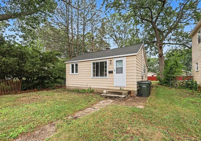 Photo 1 of Single family home for sale at 2337 Philo Ave, Muskegon, MI 49441 | MLS# 71026040154 | Listing updated on 2026-09-14